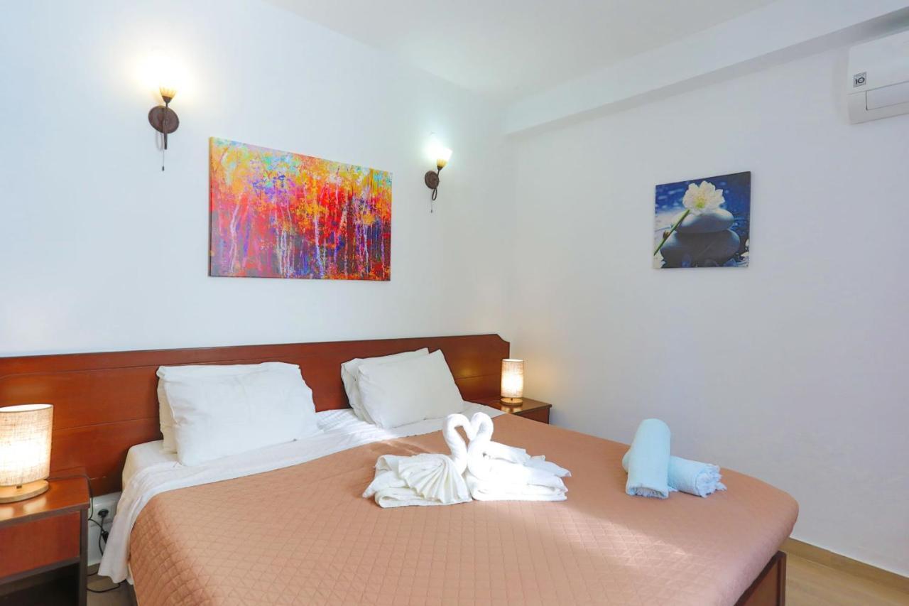 Kaminaki Beachfront Apartment