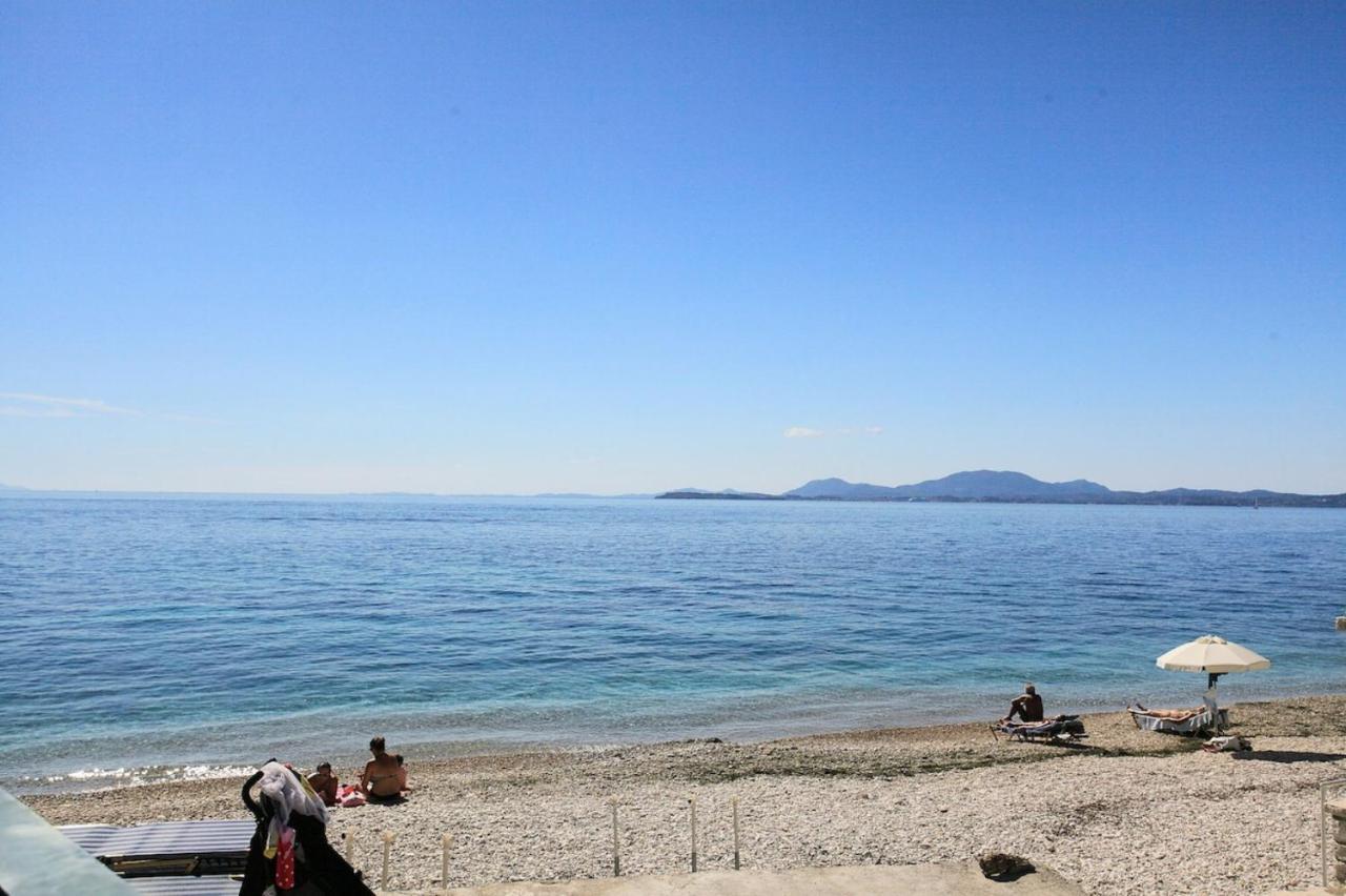 Apartment Kaminaki Beachfront