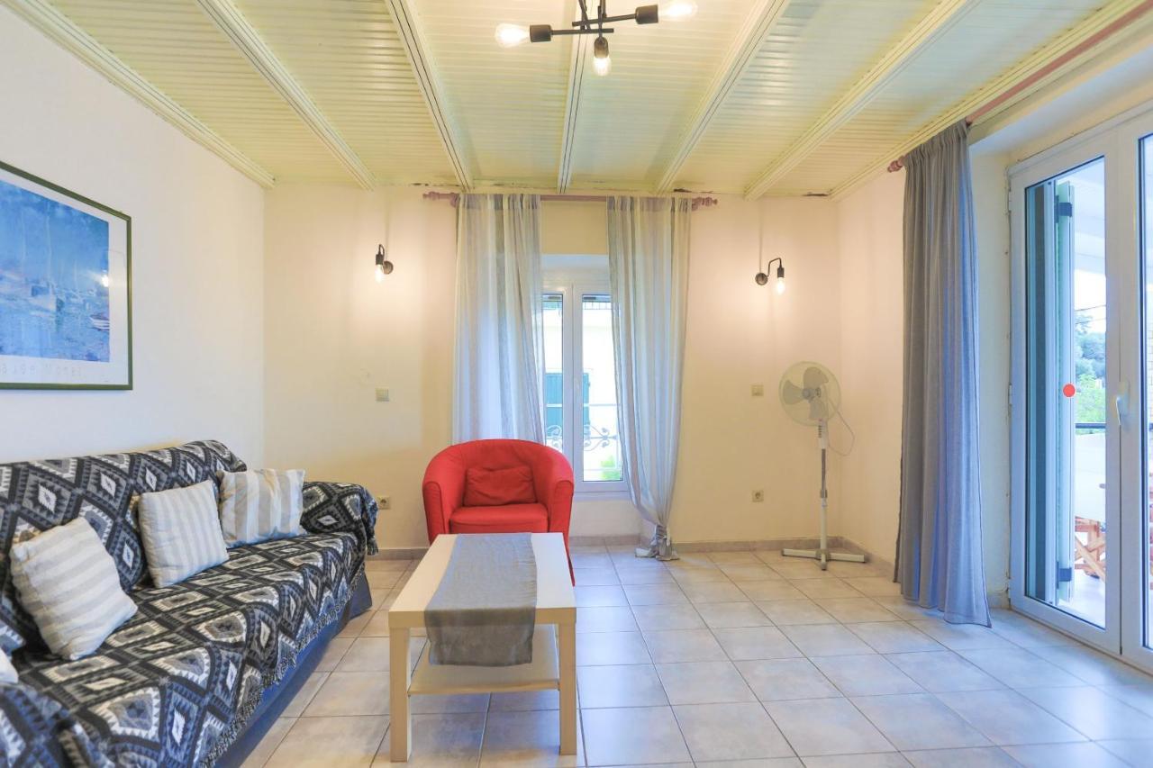 Kaminaki Beachfront Apartment