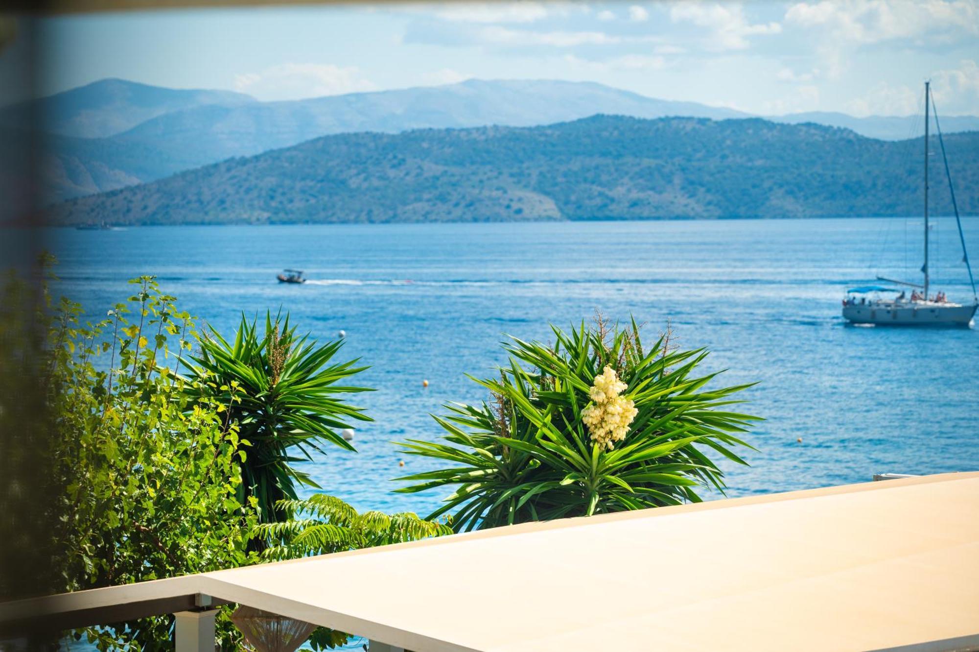 Kaminaki Beachfront *